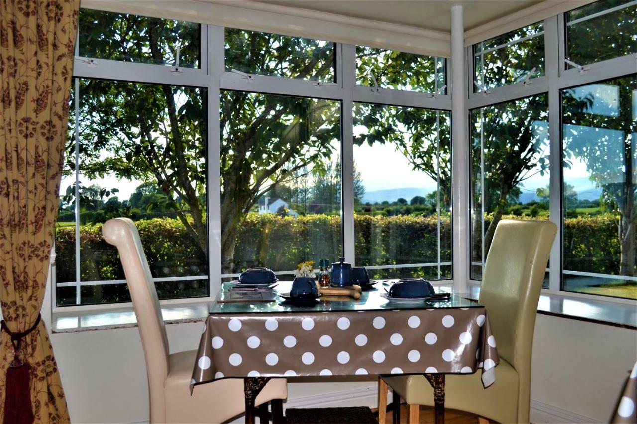 Annaswood B&B Cahir Exteriör bild